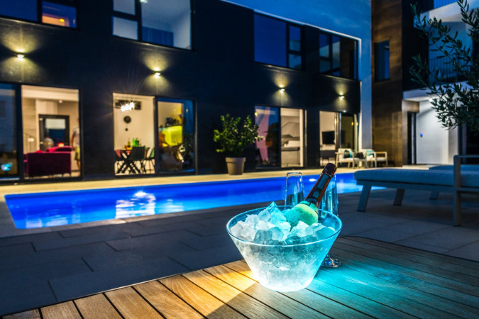 Olive Tree Mansion, Luxury Apartments Vir